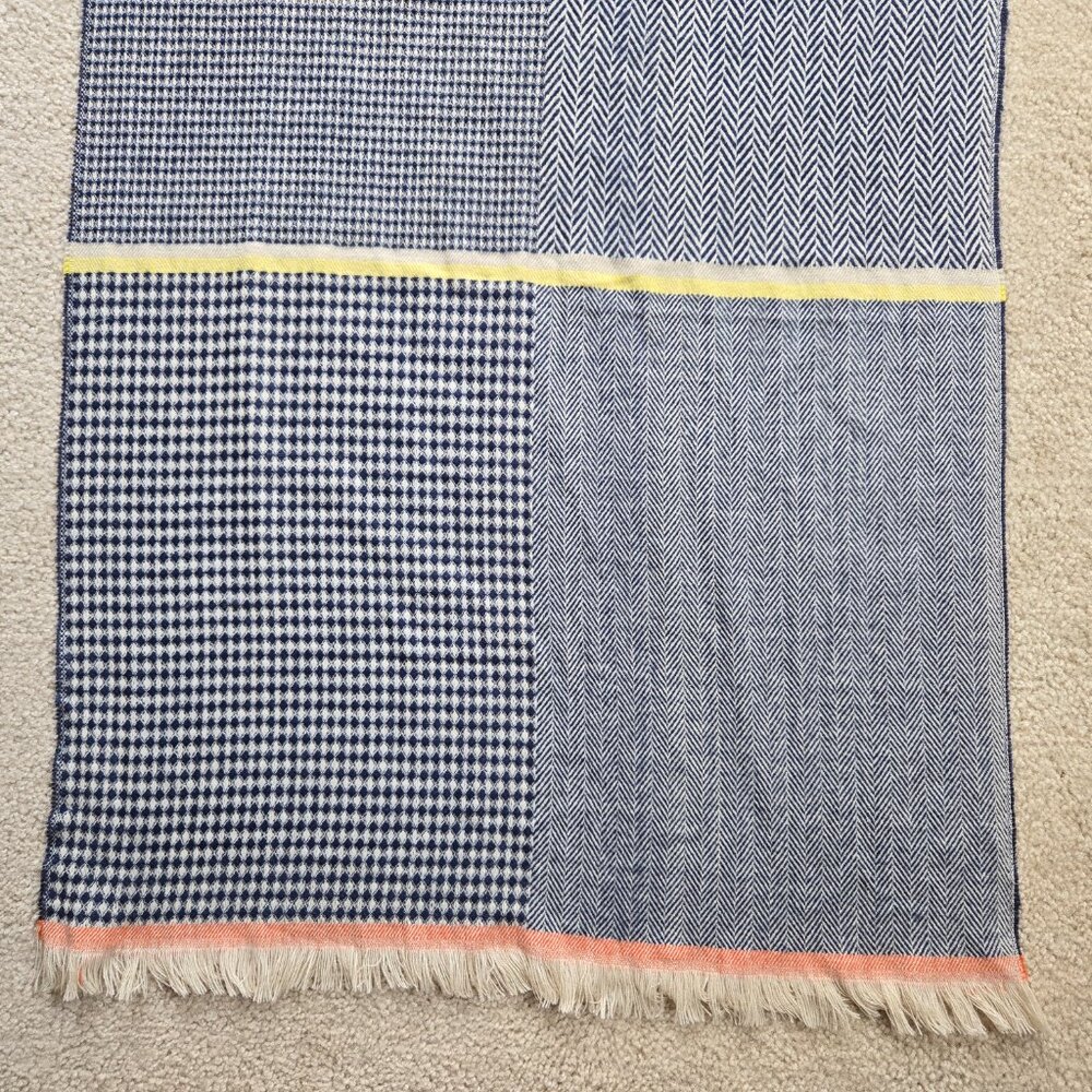 NWOT Oversized Scarf 4 Pattern Design Herringbone Diamond White Navy - Picture 6 of 8